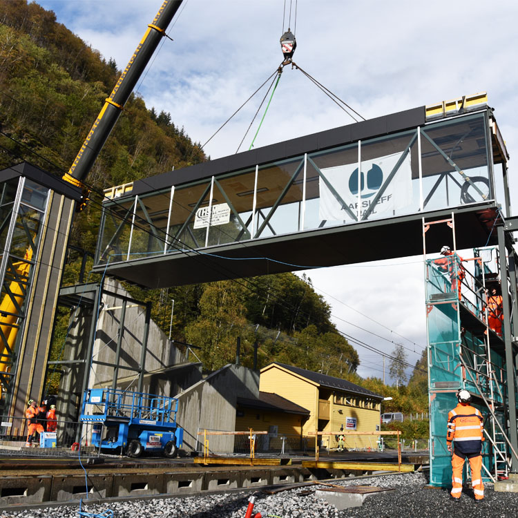 Elevatortårn og overgangsbroer