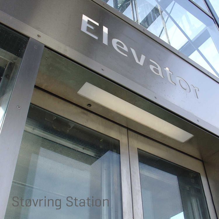 Elevatortårn, trapper og gangbro Støvring Station