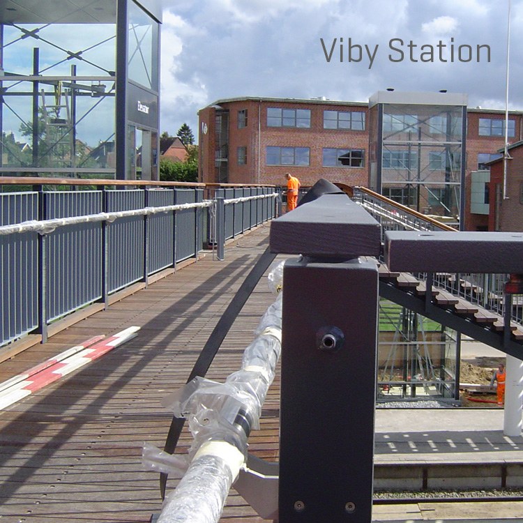 Elevatortårn, trapper og gangbro Viby Station