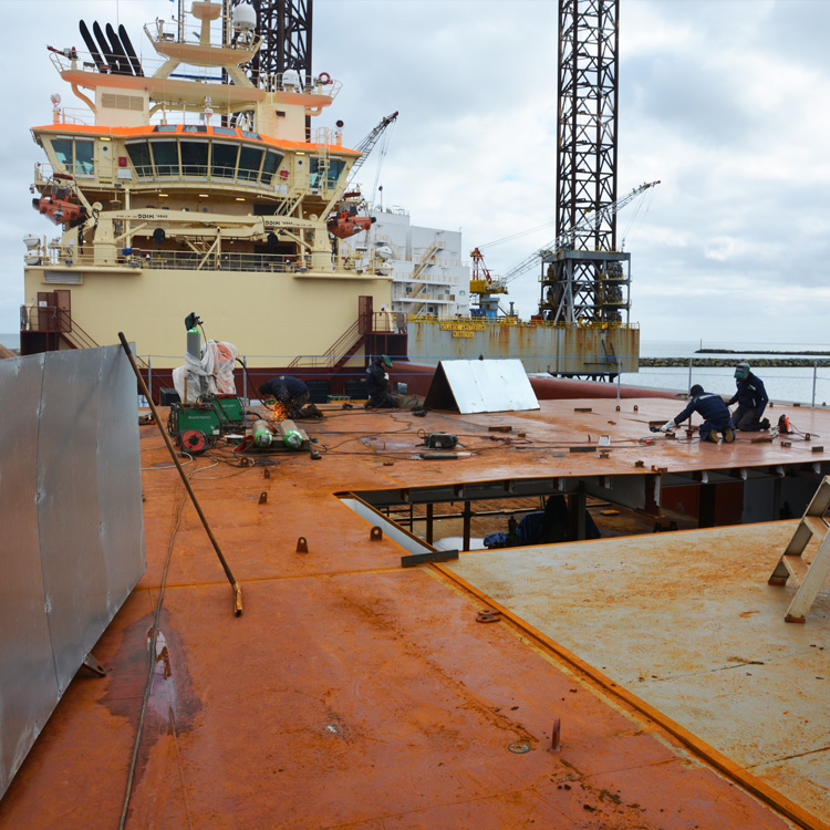 Supply Ship ombygget til multifunktionelt offshore skib